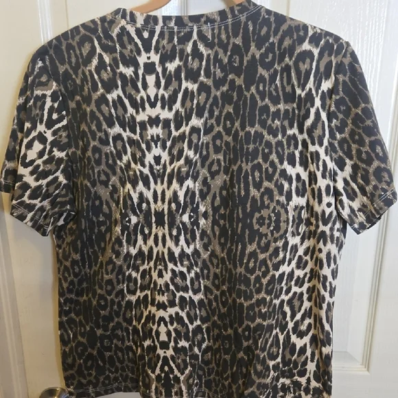 Elegant Leopard Print Blouse with Black Floral Detail - Picture 10 of 10